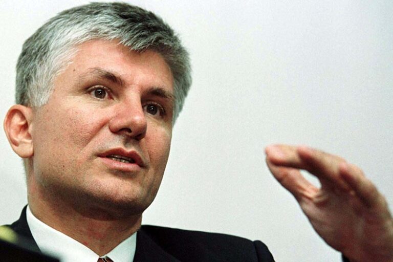 THE LEADER OF THE SERBIAN DEMOCRATIC PARTY DJINDJIC TALKS IN SOFIA.