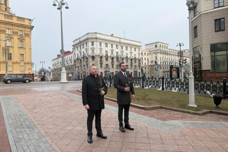 b5bb2fb1-0156-4ced-b644-9c9ff3997375